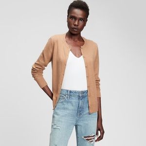 NWT! GAP Factory~ Crewneck Cardigan in Classic Camel Brown. Size XL.